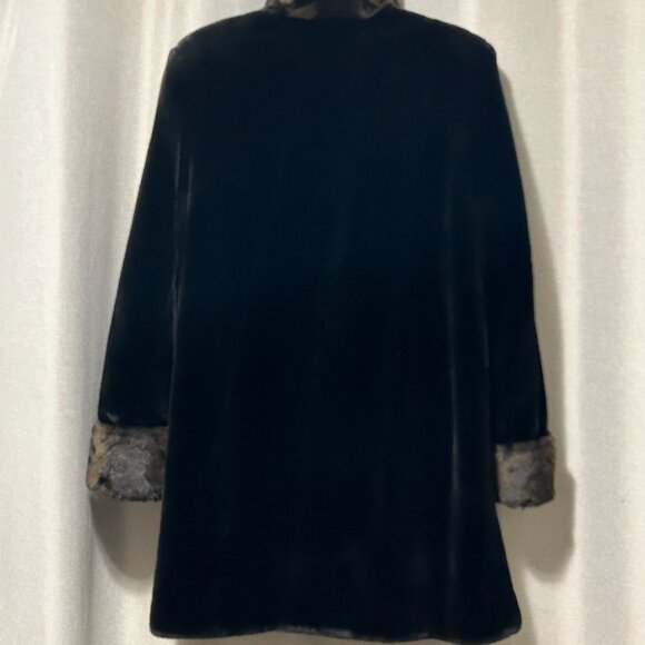 Novelti faux fur coat - Size Med to Large - Picture 4 of 10